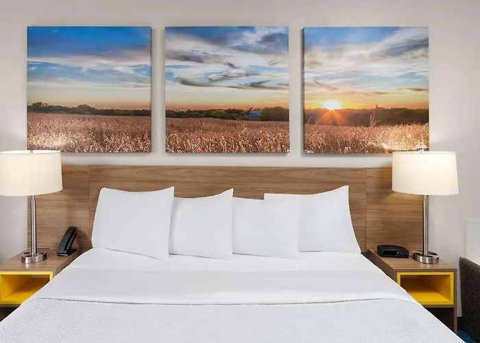 Days & By Wyndham I-80 Hotel 2*