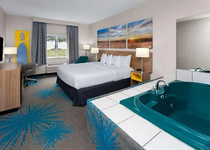 Days & By Wyndham I-80 Hotel Morris